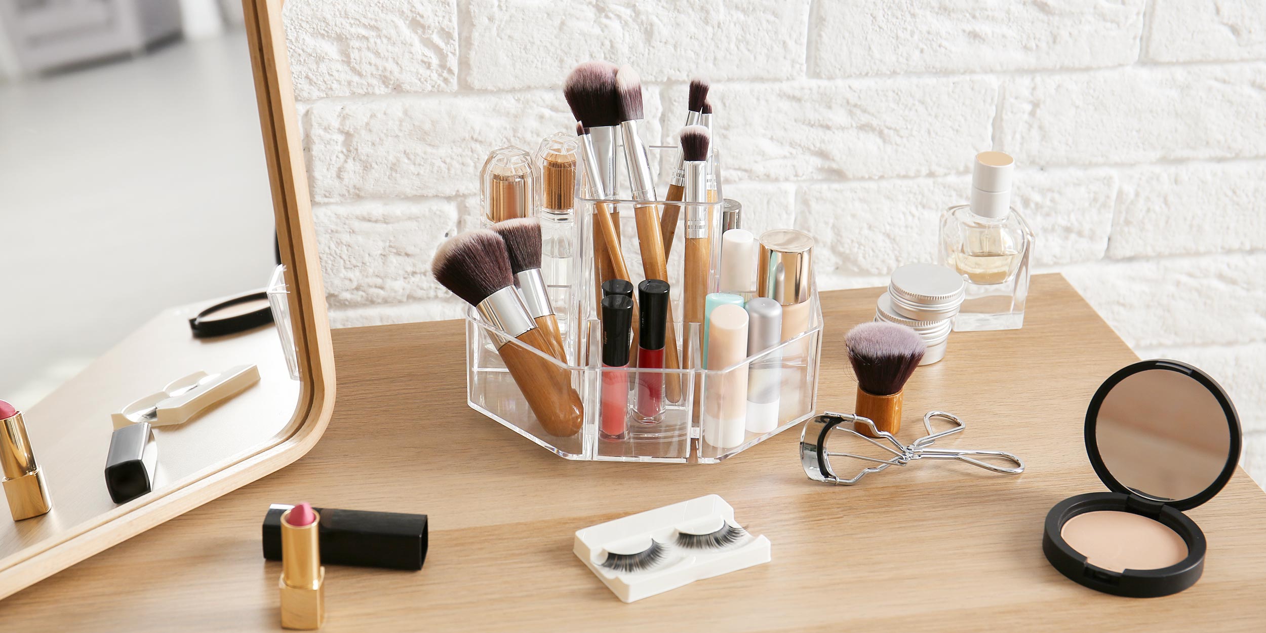 The Ultimate Guide to Choosing a Makeup Organizer